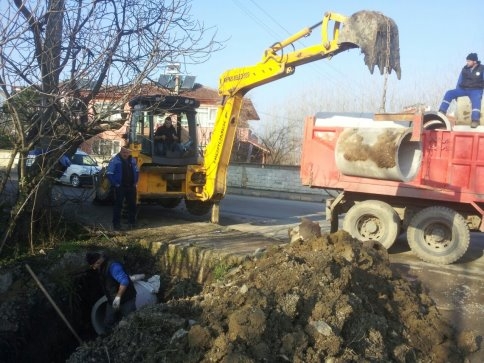 Akyazı Belediyesi Alt Yapı Çalışmaları Sürüyor